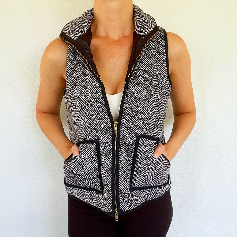 Unbranded black and white herringbone tweed tech vest size small